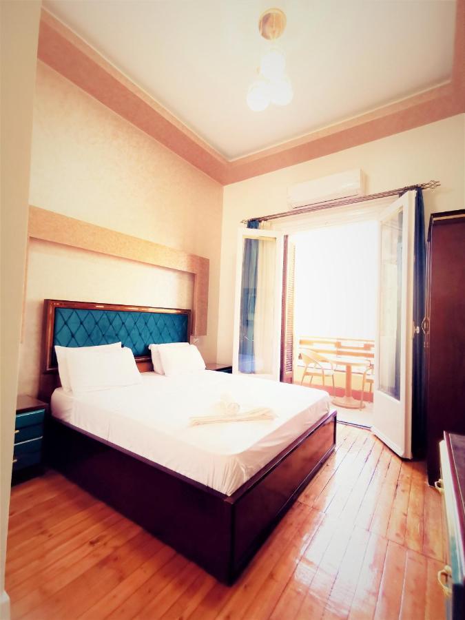 Hostal Golden Palace *