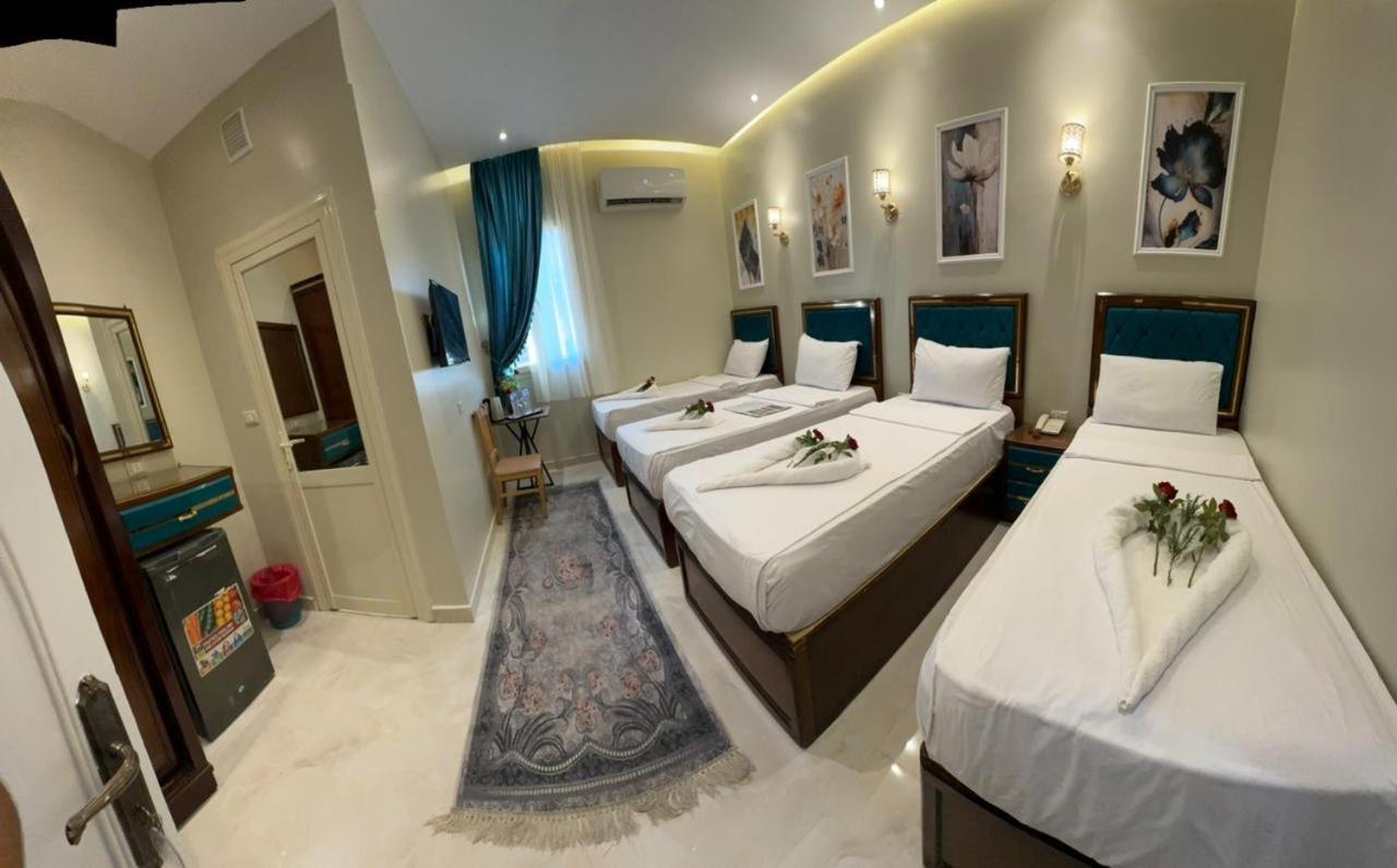 Golden Palace Hostal *