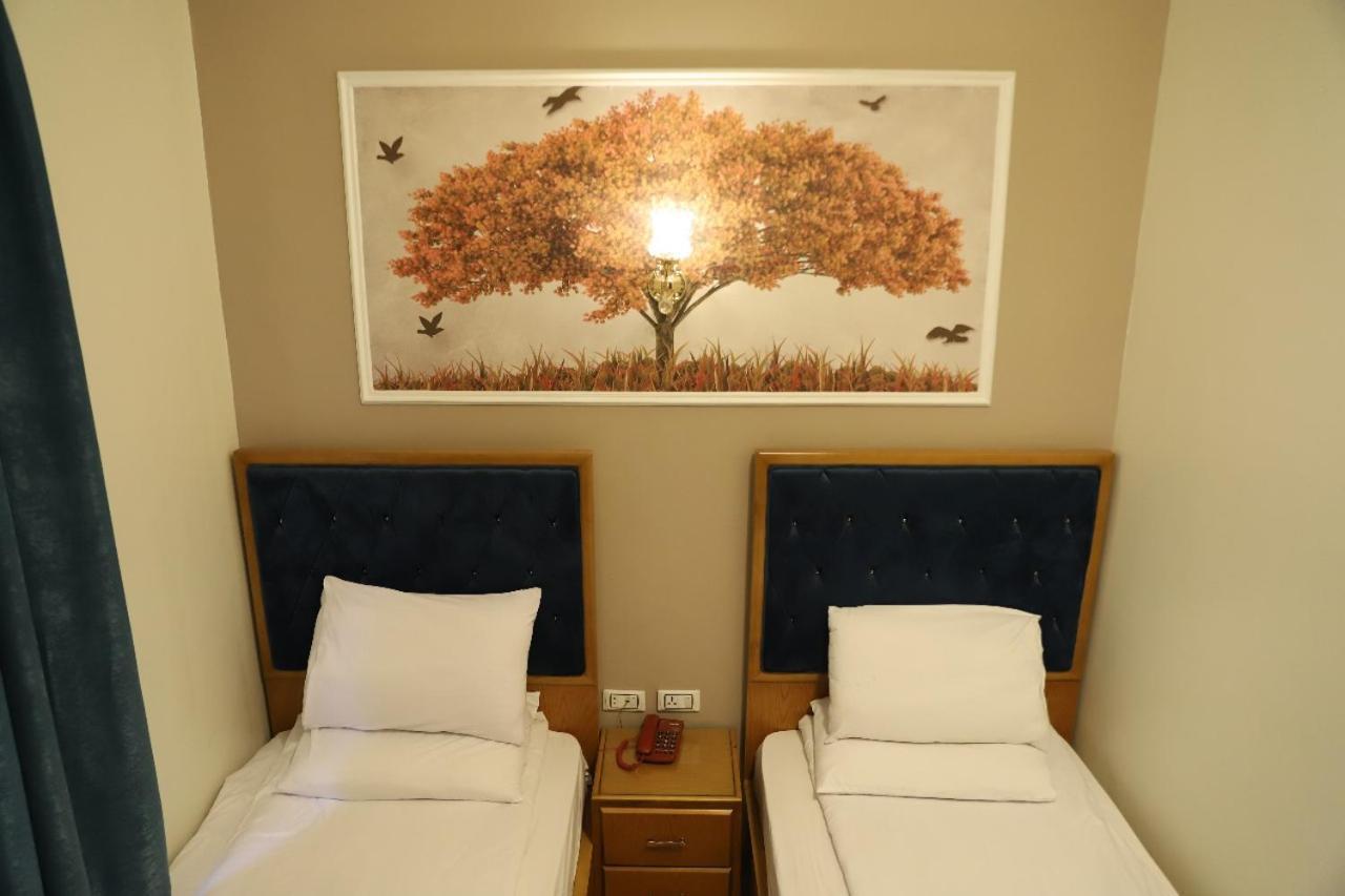 Hostal Golden Palace
