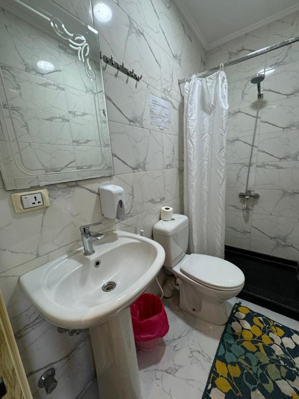 Golden Palace Hostel *
