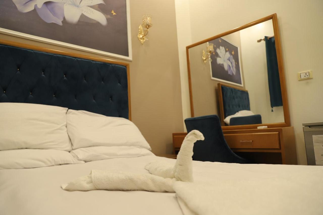 Golden Palace Hostel *