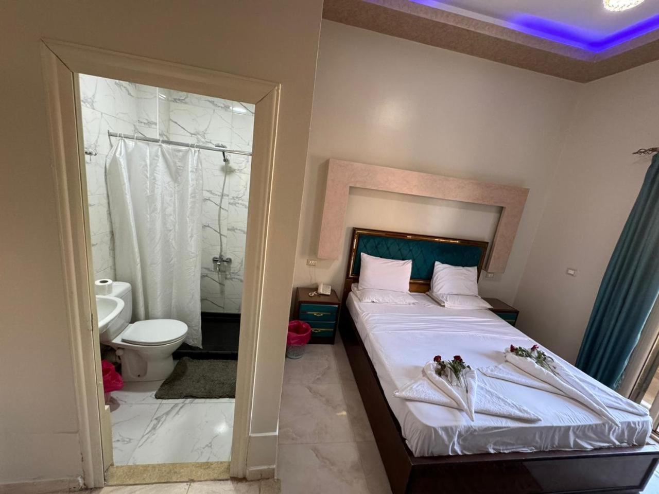 Hostal Golden Palace *
