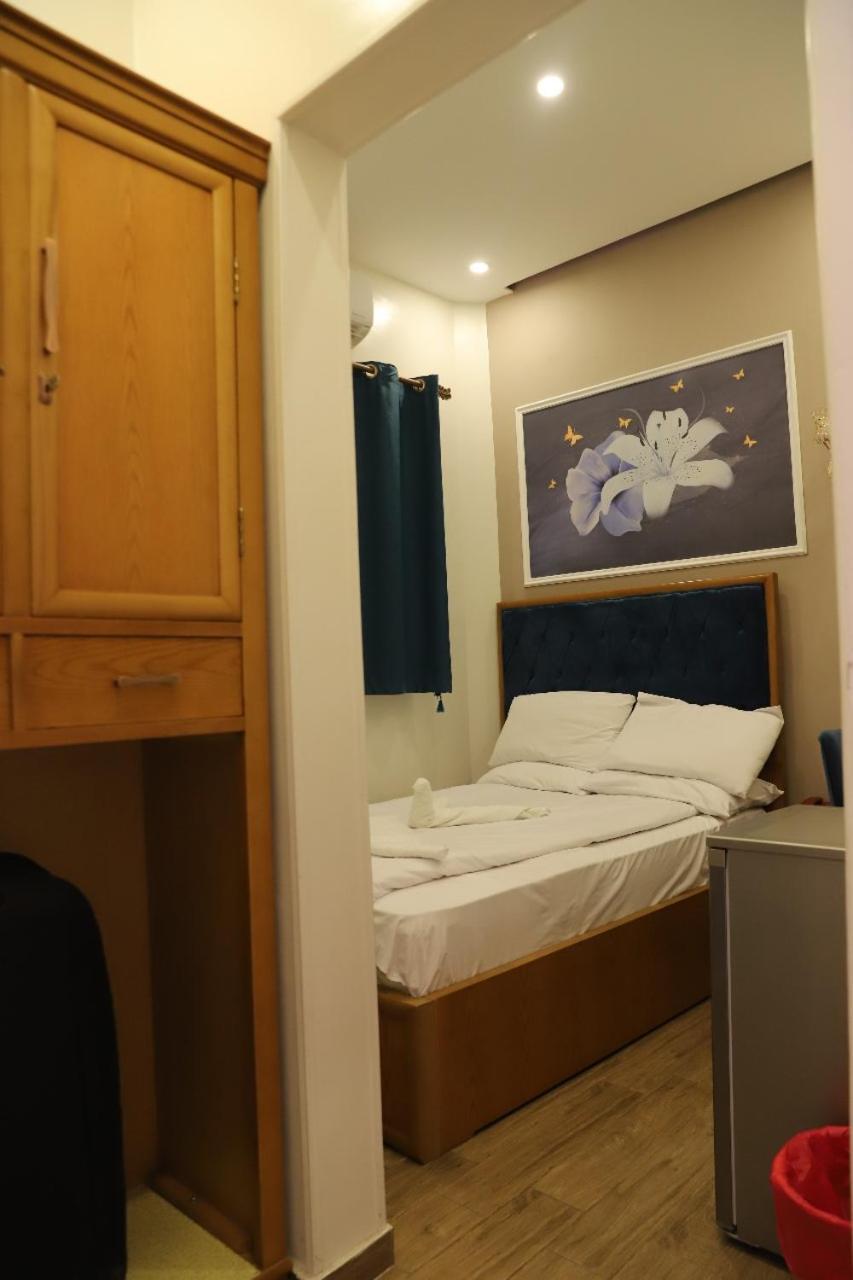 Golden Palace Hostal *