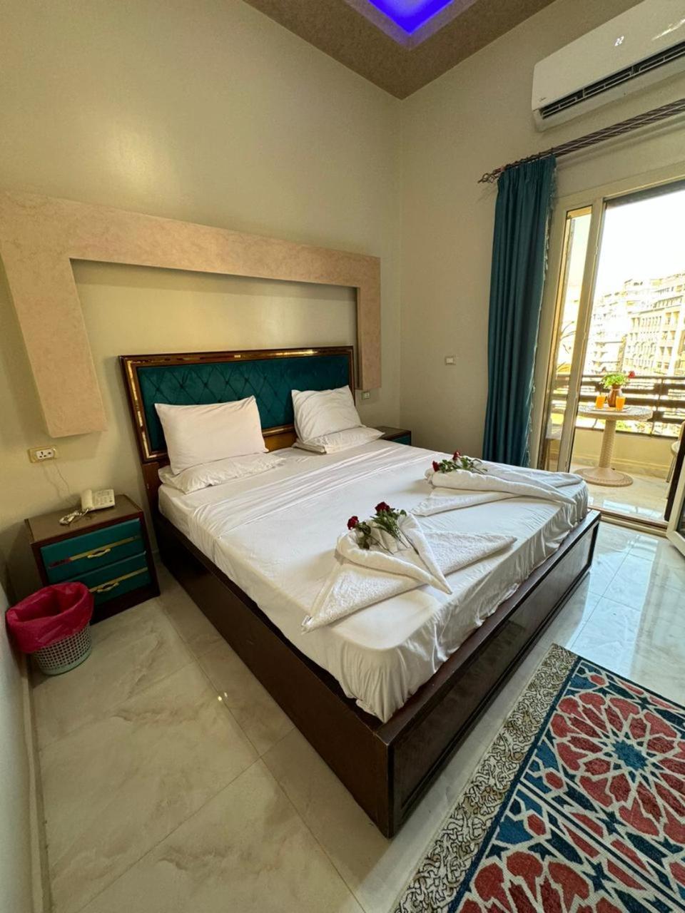 Golden Palace Hostal *
