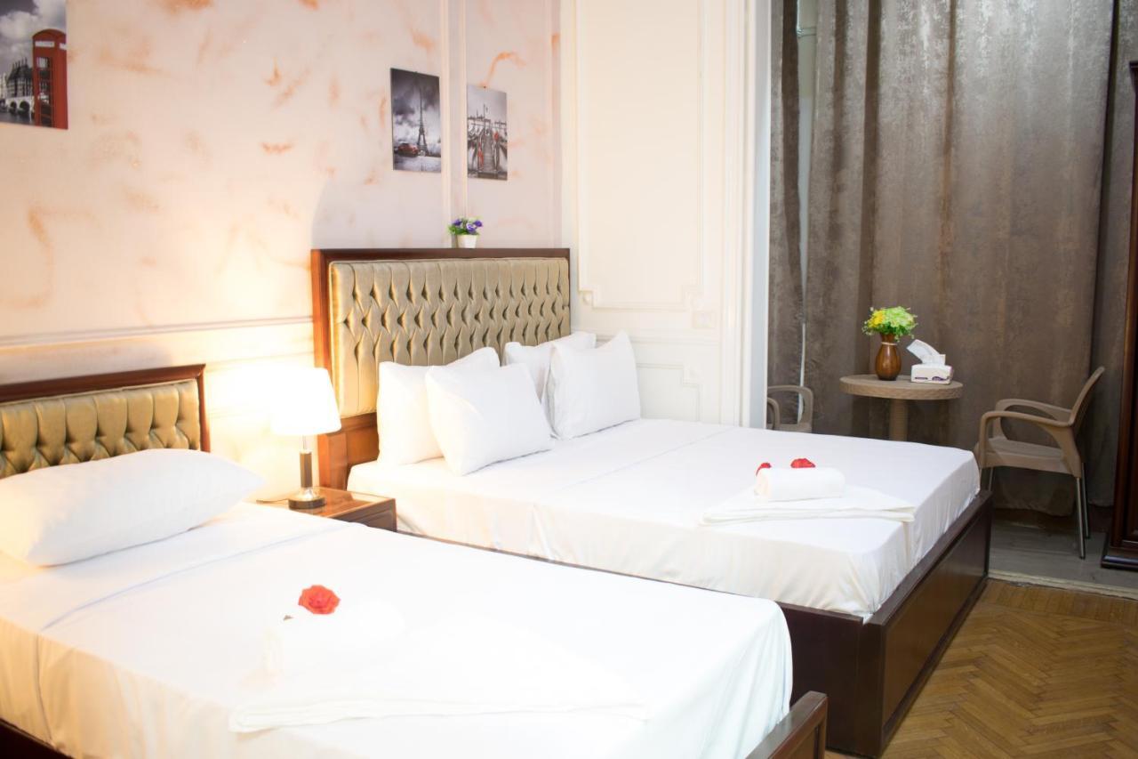 Hostal Golden Palace *