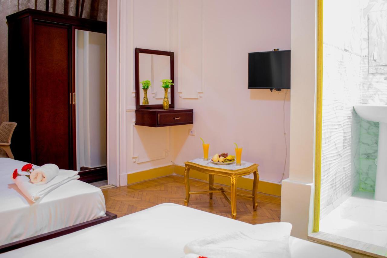 Golden Palace Hostal *