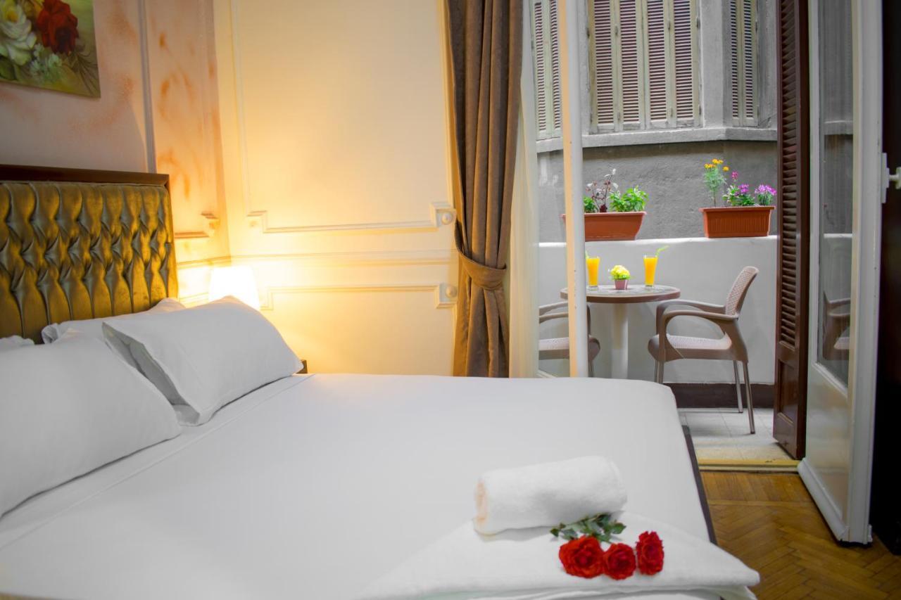 Hostal Golden Palace *